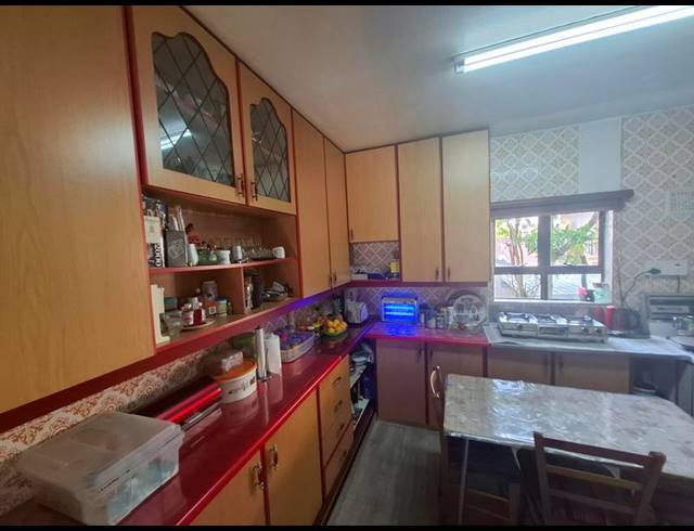 6 BEDROOM HOUSE FOR SALE IN OVERPORT